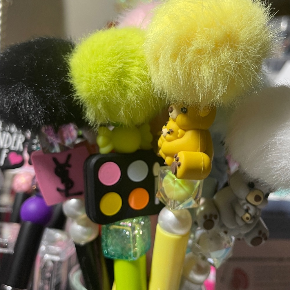 Fun Quote Pens with Colorful Charms - Picture 7 of 16